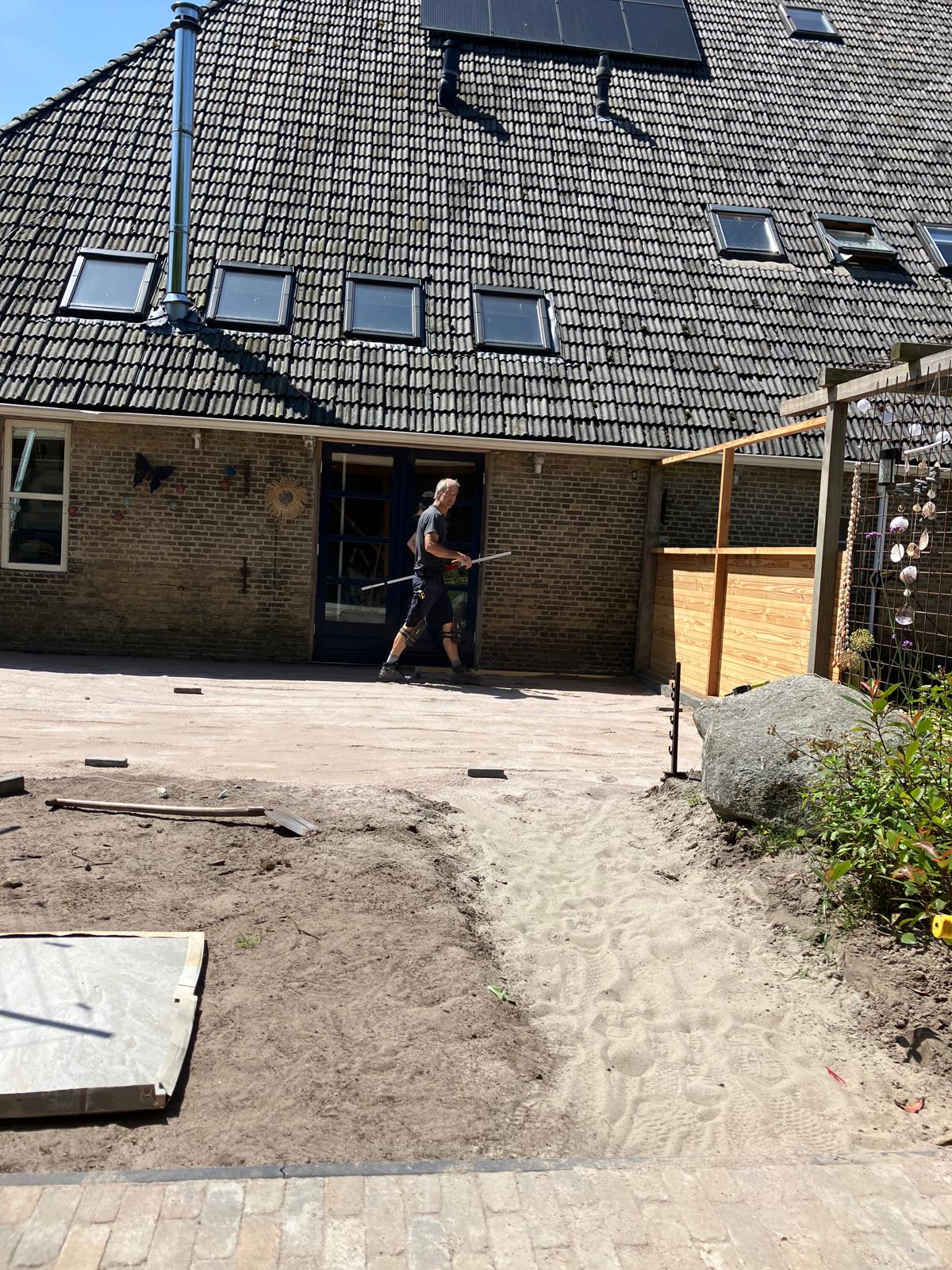 Tuin voor de renovatie in regio Heerenveen