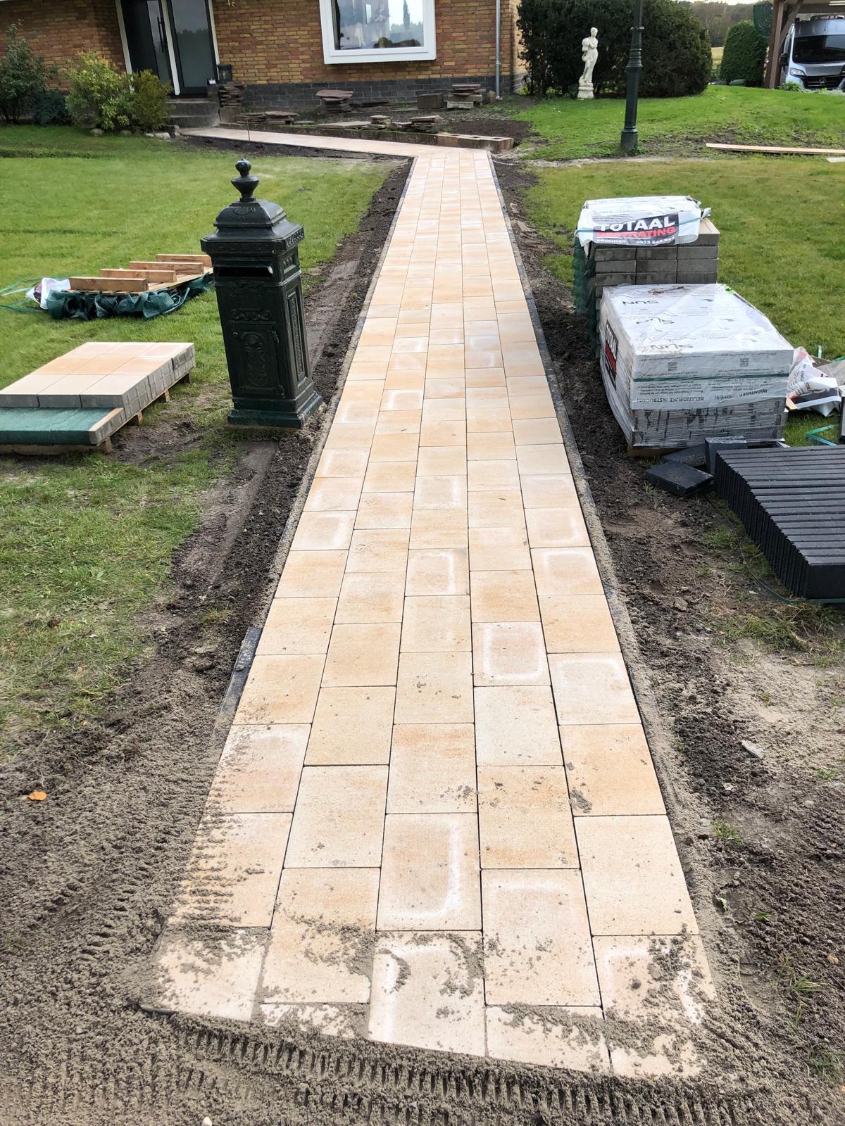 Sierbestrating project in particuliere tuin