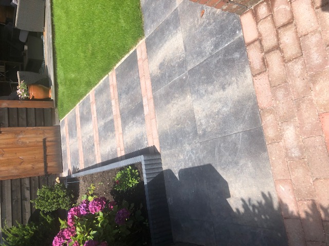 Tuinaanleg project met terras en beplanting